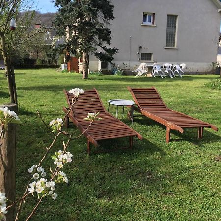 مبيت وإفطار Sainte-Eulalie-d'Olt L'Oustal المظهر الخارجي الصورة